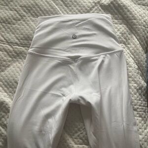 🤍White Lululemon align leggings 28”